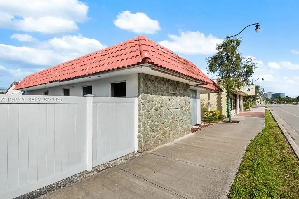Commercial Sale for sale at 4749 Hollywood Blvd, Hollywood FL 33021