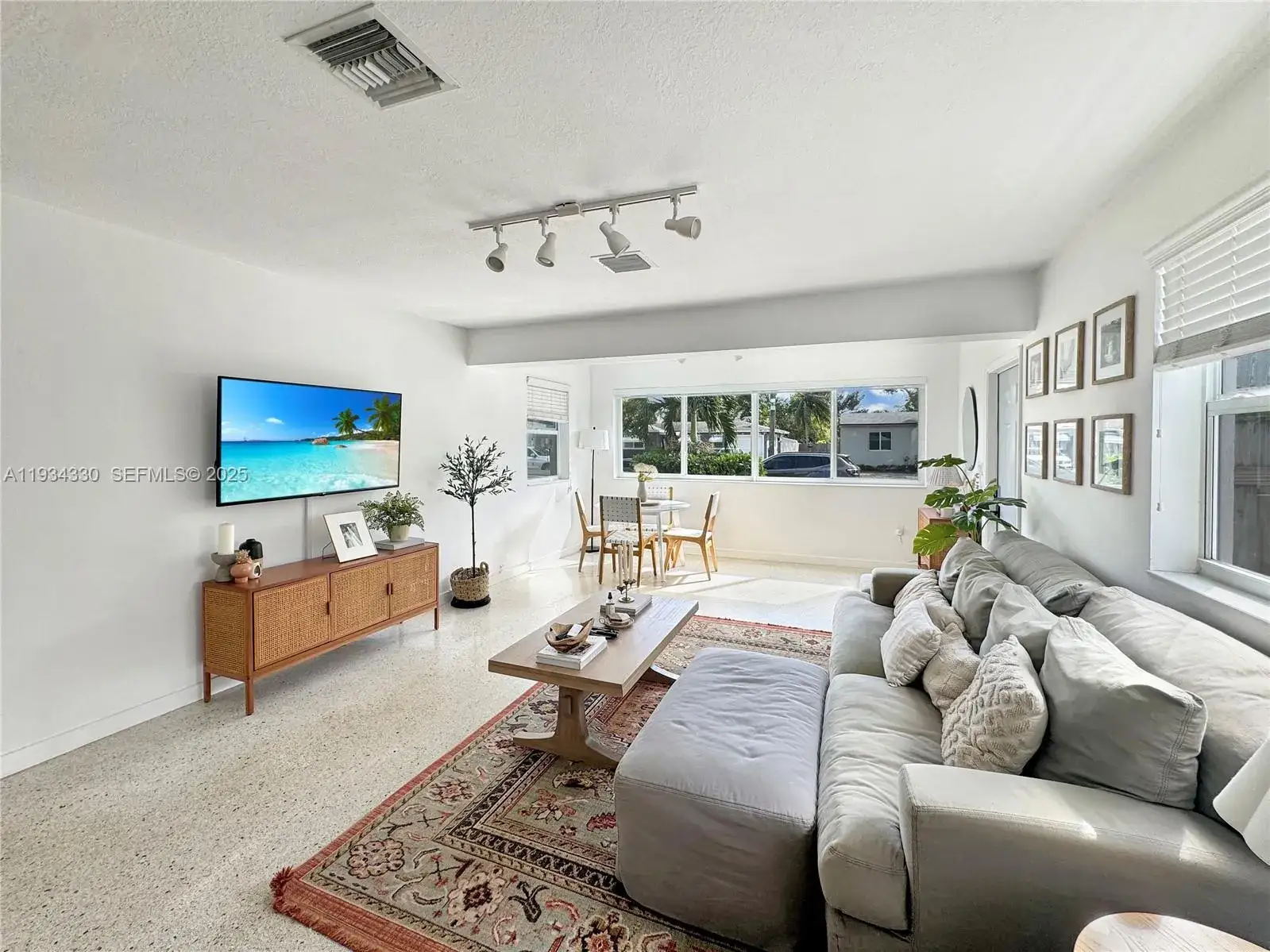 2 bedroom 1 bath Residential for sale at 640 SW 6th St, Hallandale Beach FL 33009