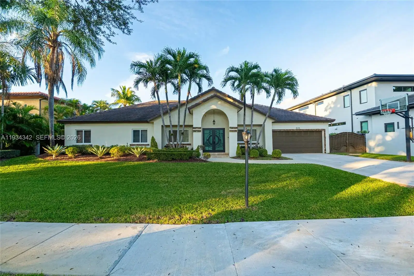 3 bedroom 2 bath Residential for sale at 8235 NW 157th Ter, Miami Lakes FL 33016