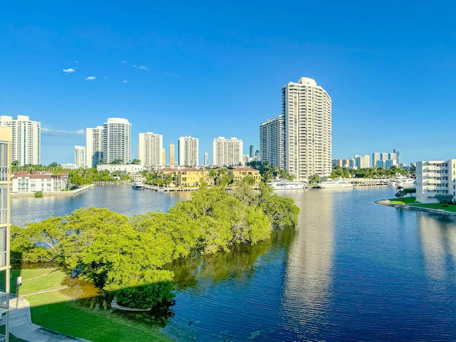 1 bedroom 1 bath Residential for sale at 2930 Point East Dr # E601, Aventura FL 33160