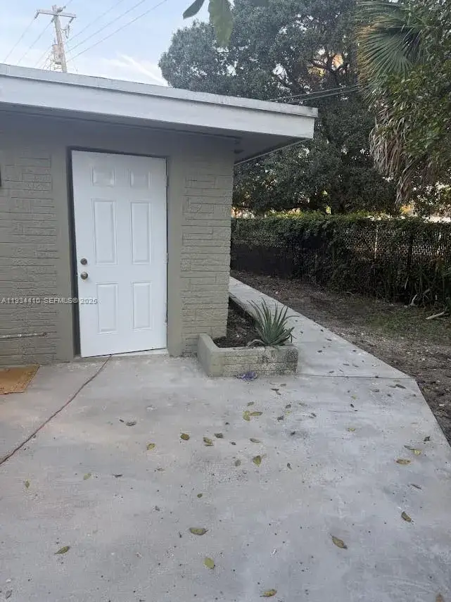 1 bedroom 1 bath Residential Lease for rent at 1021 NW 25th Way # 3, Fort Lauderdale FL 33311