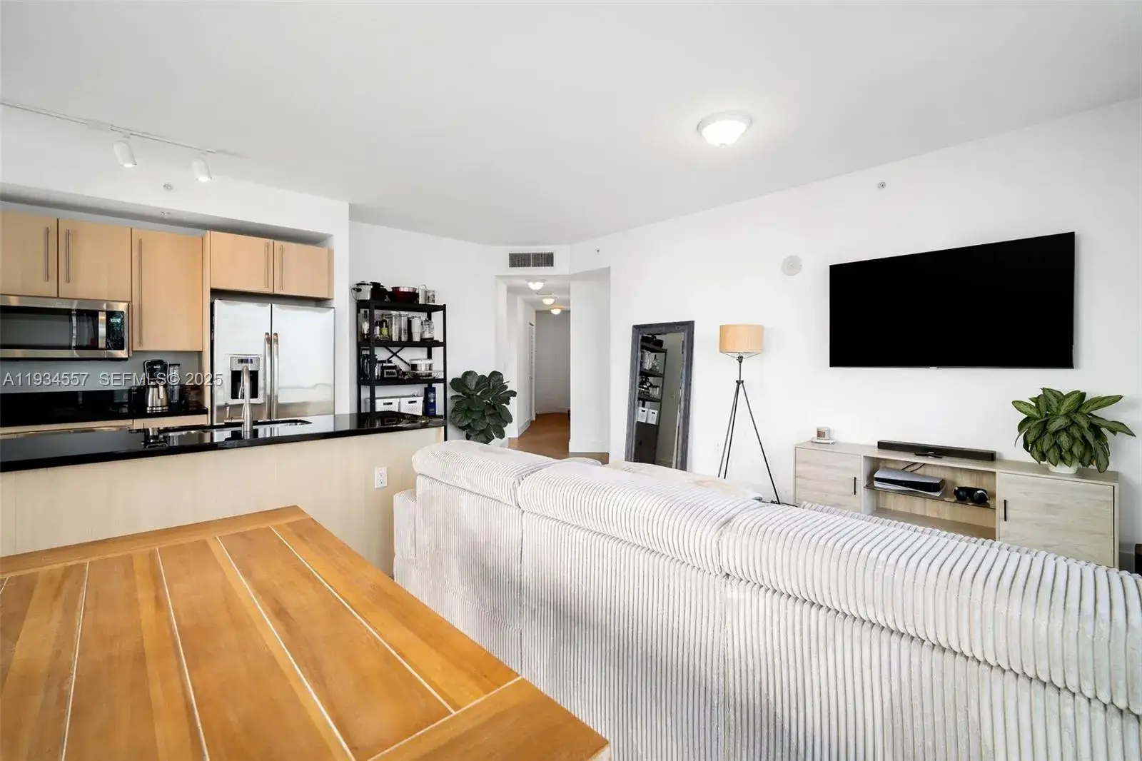 2 bedroom 2 bath Residential for sale at 1111 SW 1st Ave, Miami FL 33130