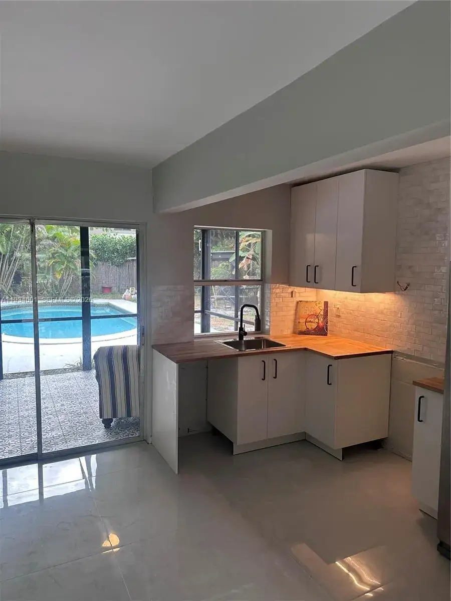 3 bedroom 2 bath Residential Lease for rent at 200 SE 19th St # 200, Fort Lauderdale FL 33316