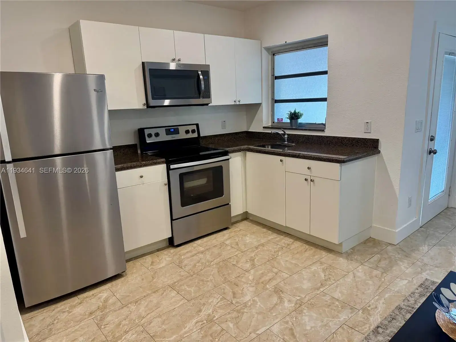 1 bedroom 1 bath Residential Lease for rent at 1648 Washington St # 2, Hollywood FL 33020
