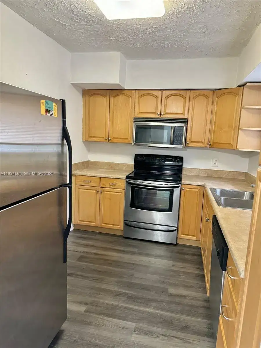 1 bedroom 1 bath Residential Lease for rent at 2380 Diana Dr # 07, Hallandale Beach FL 33009