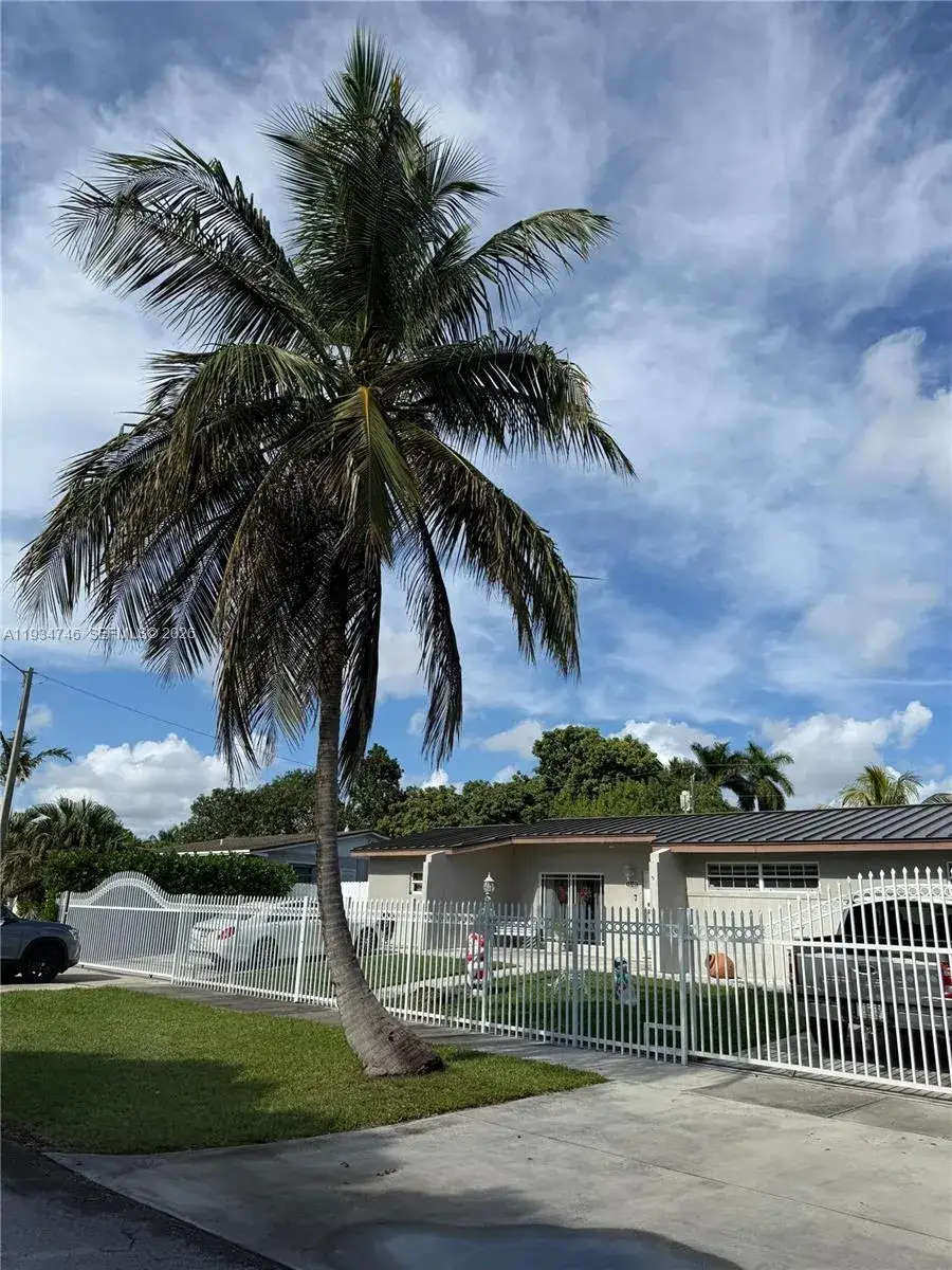3 bedroom 2 bath Residential for sale at 11321 SW 176th St, Miami FL 33157