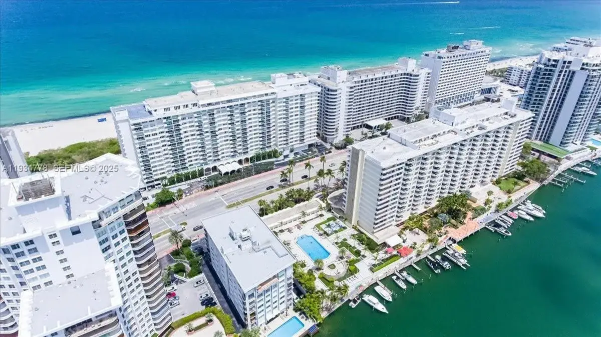 1 bedroom 1 bath Residential for sale at 5601 Collins Ave # 915, Miami Beach FL 33140