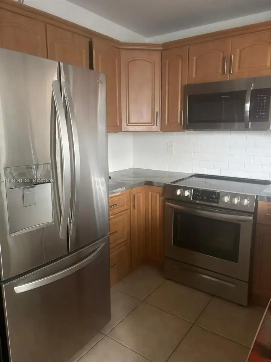 2 bedroom 2 bath Residential for sale at 9980 NW 9th St Cir # 204, Miami FL 33172