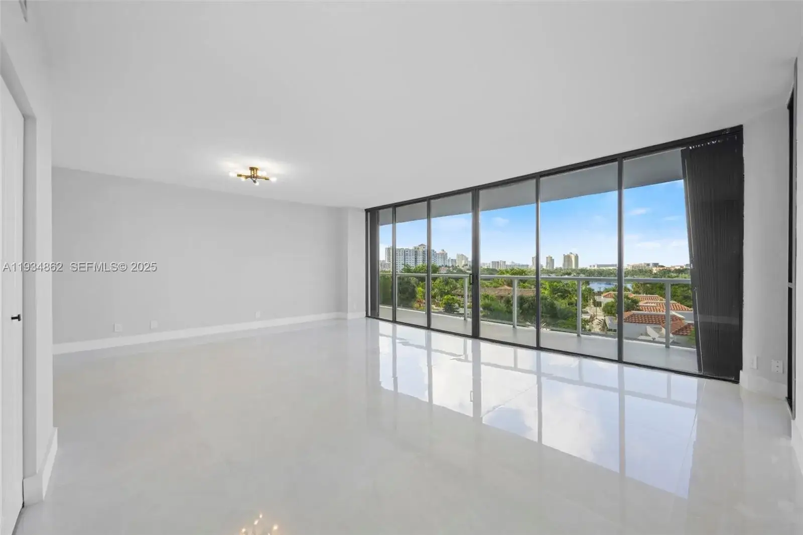 3 bedroom 2 bath Residential for sale at 20281 E Country Club Dr # 501, Aventura FL 33180