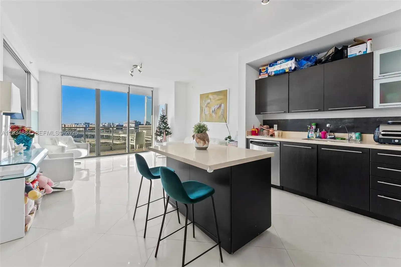 1 bedroom 1 bath Residential for sale at 90 SW 3rd St # 1410, Miami FL 33130