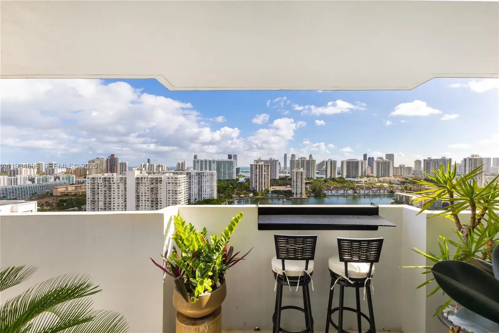 2 bedroom 2 bath Residential for sale at 2750 NE 183rd St # 2710, Aventura FL 33160