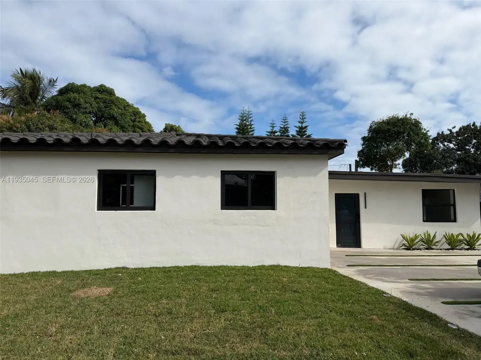 4 bedroom 3 bath Residential for sale at 15411 NE 10th Ave, North Miami Beach FL 33162