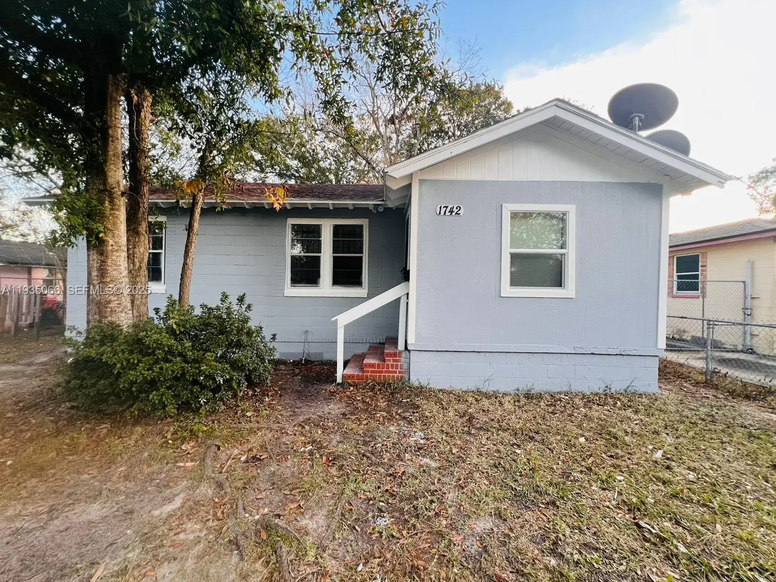1742 W, Jacksonville FL 32209