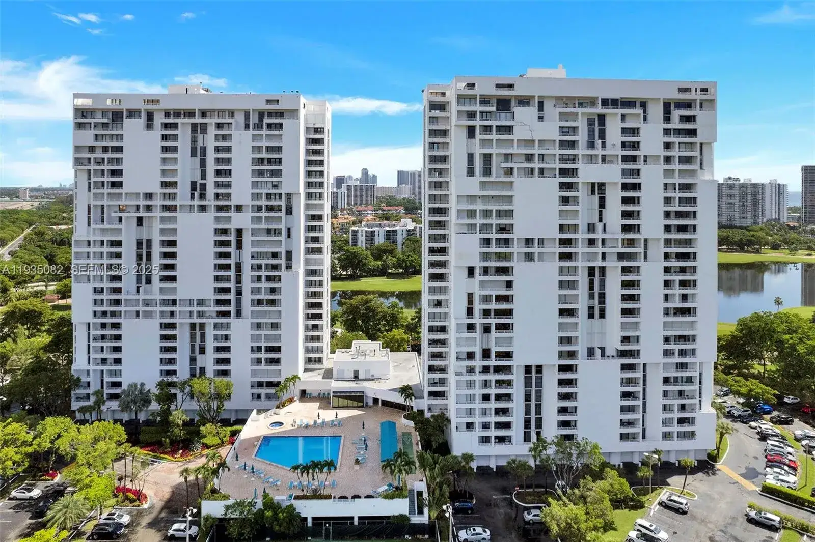 2 bedroom 2 bath Residential for sale at 20225 NE 34th Ct # 1112, Aventura FL 33180