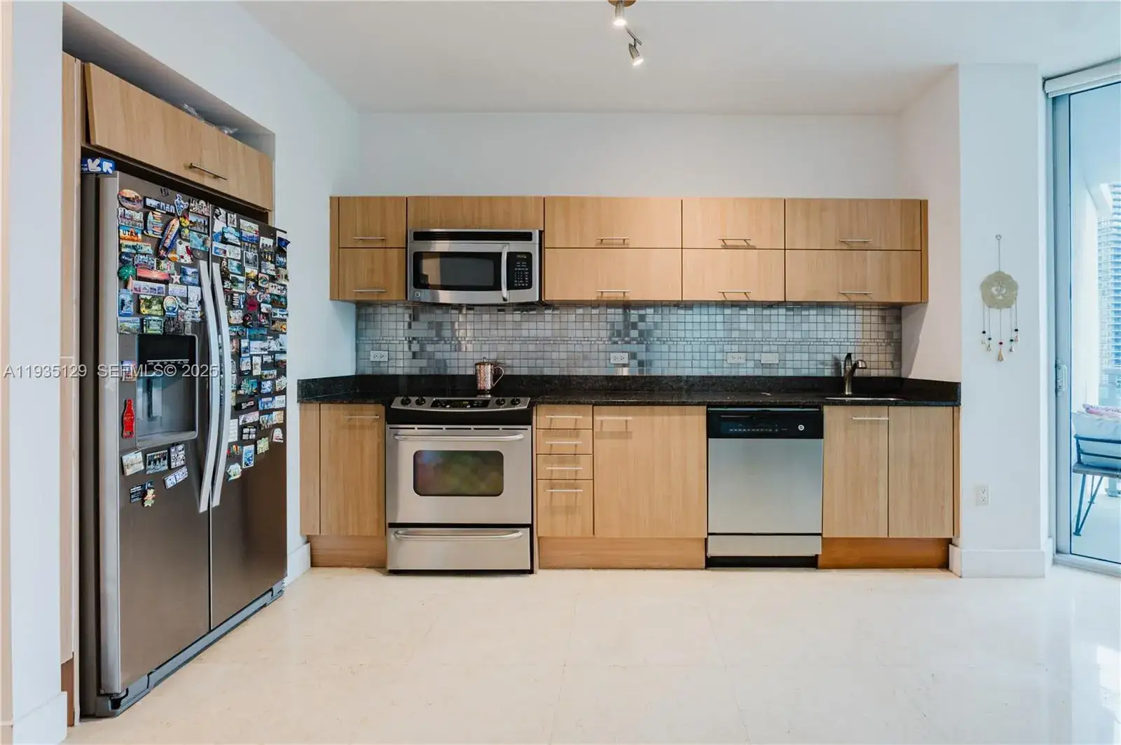 2 bedroom 2 bath Residential Lease for rent at 350 S Miami Ave # 1814, Miami FL 33130