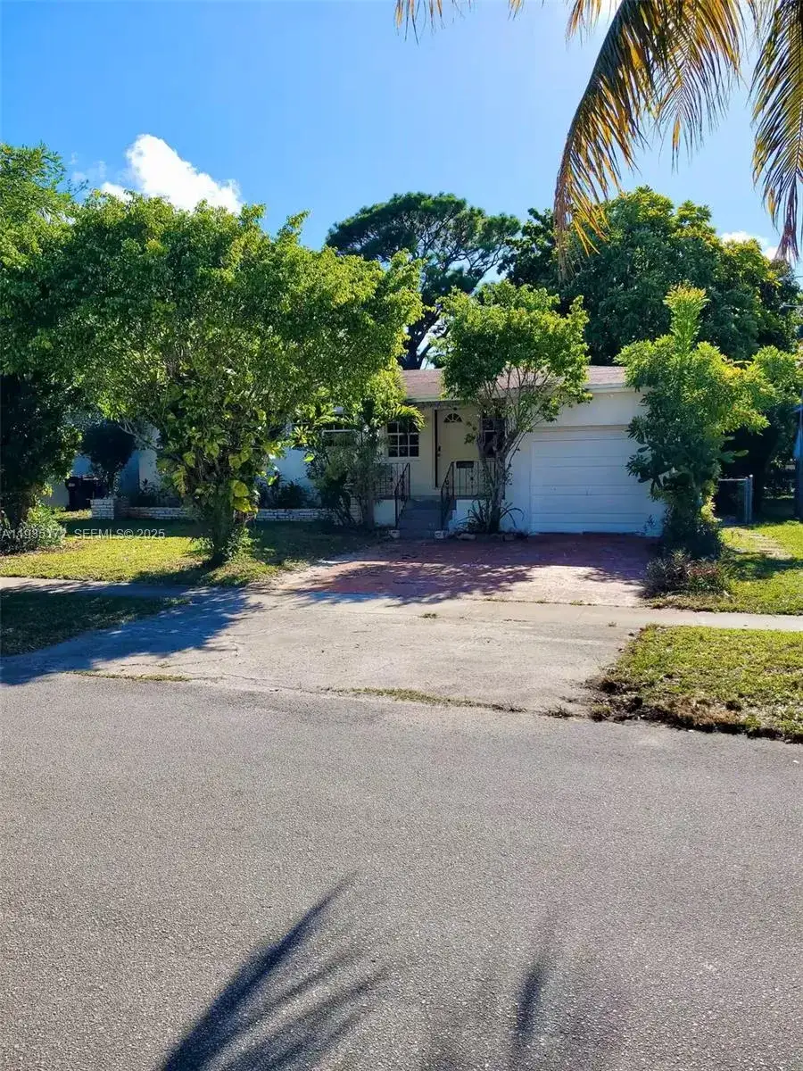 3 bedroom 1 bath Residential Lease for rent at 15800 NE 15th Ave, North Miami Beach FL 33162
