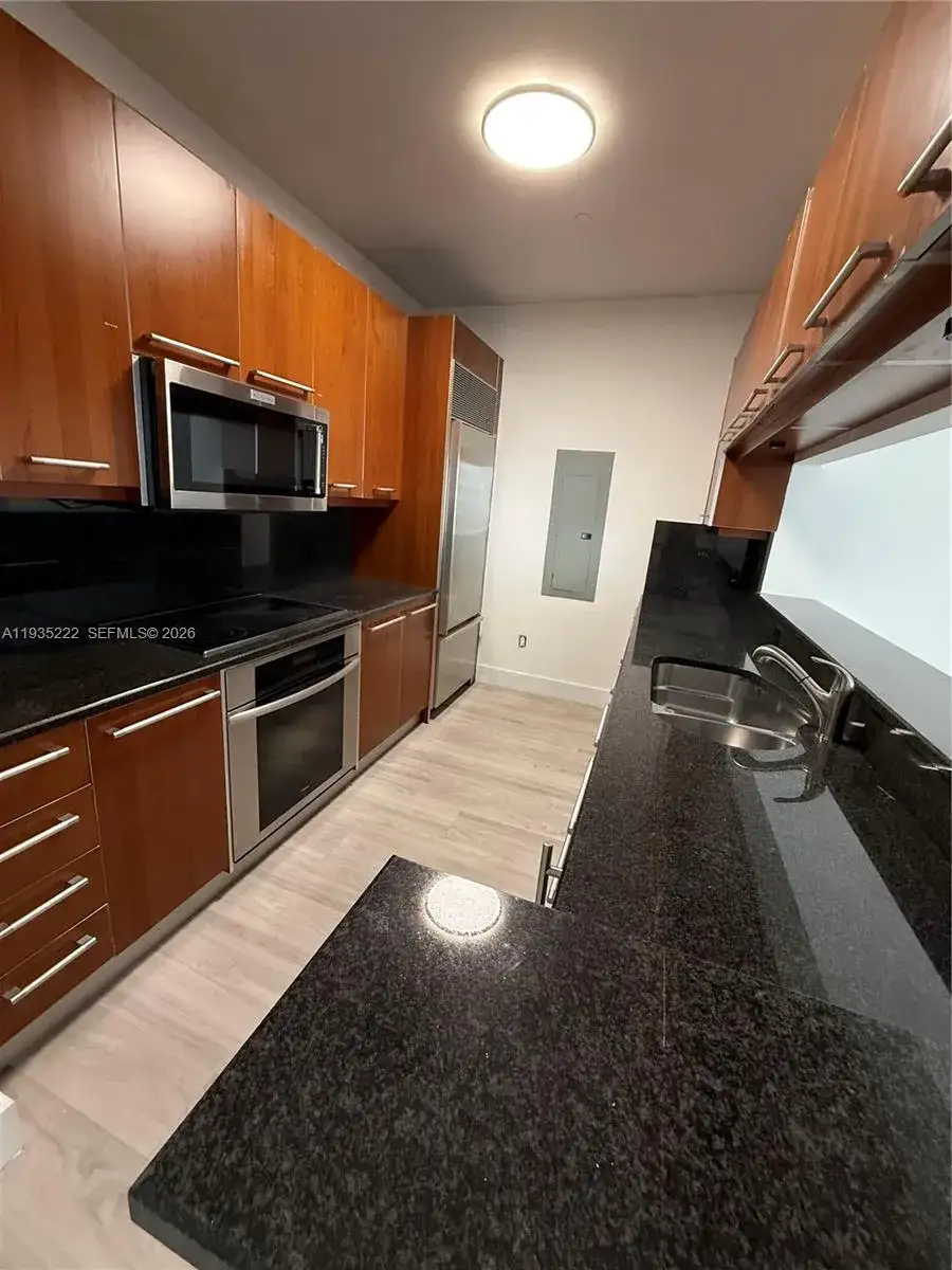 1 bedroom 1 bath Residential for sale at 901 Brickell Key Blvd # 3102, Miami FL 33131