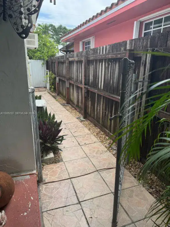 1 bedroom 1 bath Residential Lease for rent at 861 W 32nd ST # 1, Hialeah FL 33012