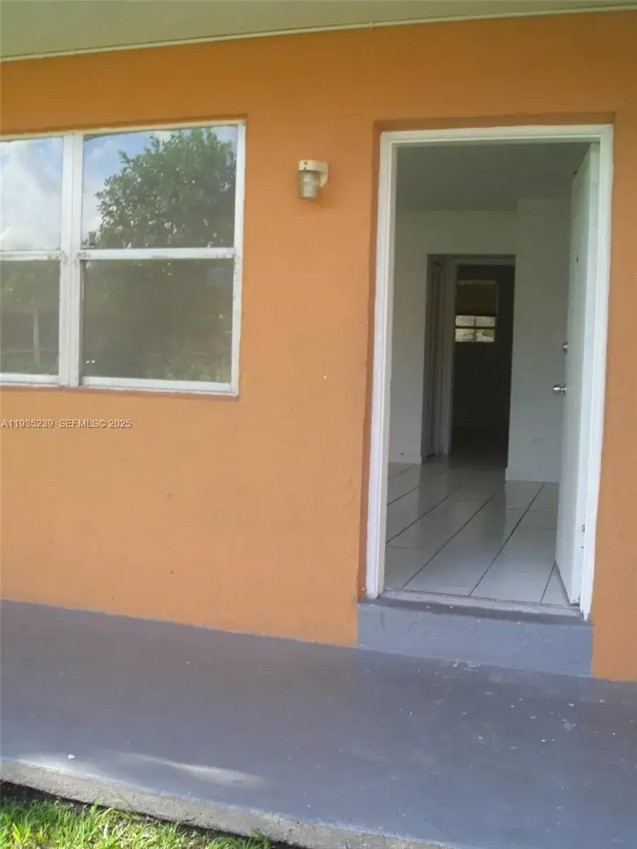2 bedroom 1 bath Residential Lease for rent at 9760 SW 184th St # 15D, Cutler Bay FL 33157