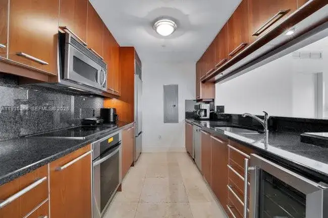 1 bedroom 1 bath Residential Lease for rent at 901 Brickell Key Blvd # 3102, Miami FL 33131