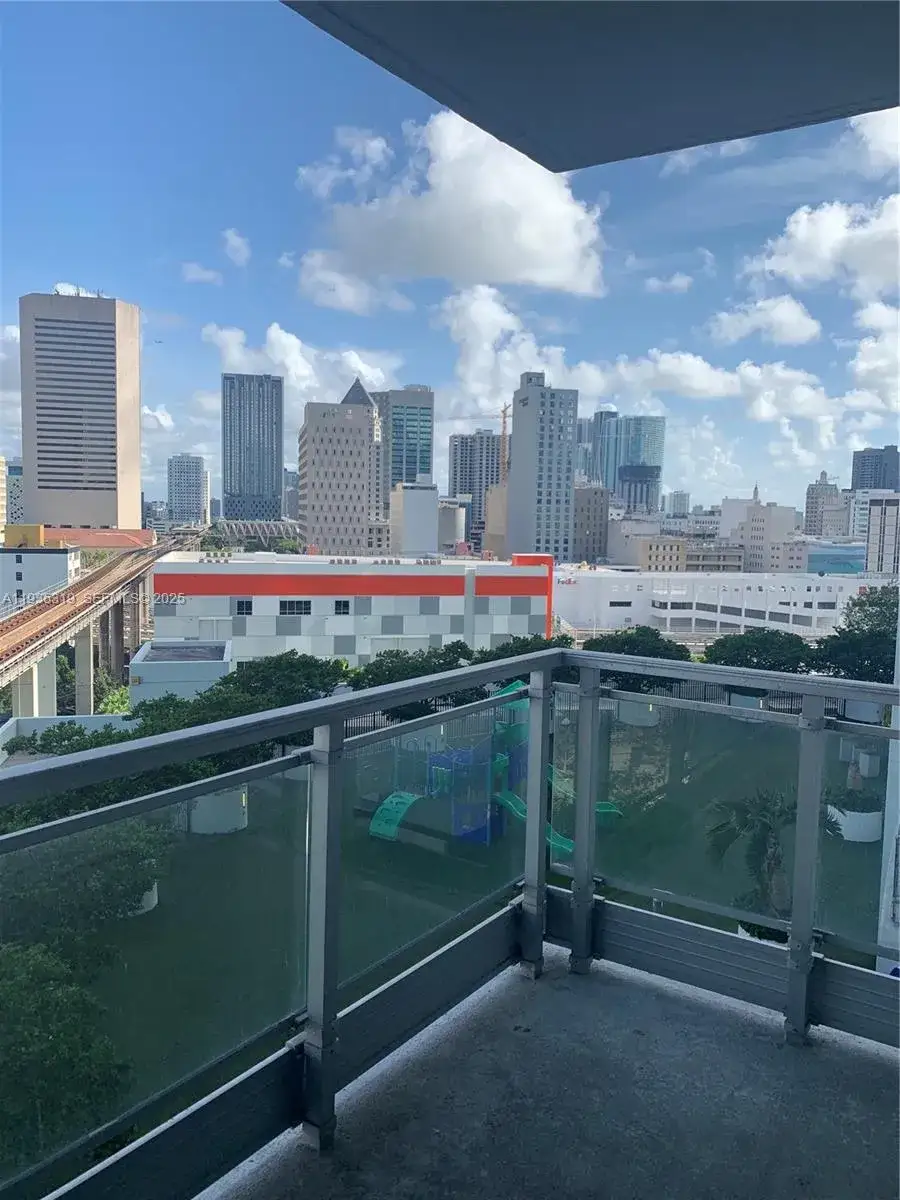 1 bedroom 1 bath Residential for sale at 90 SW 3rd St # 1211, Miami FL 33130