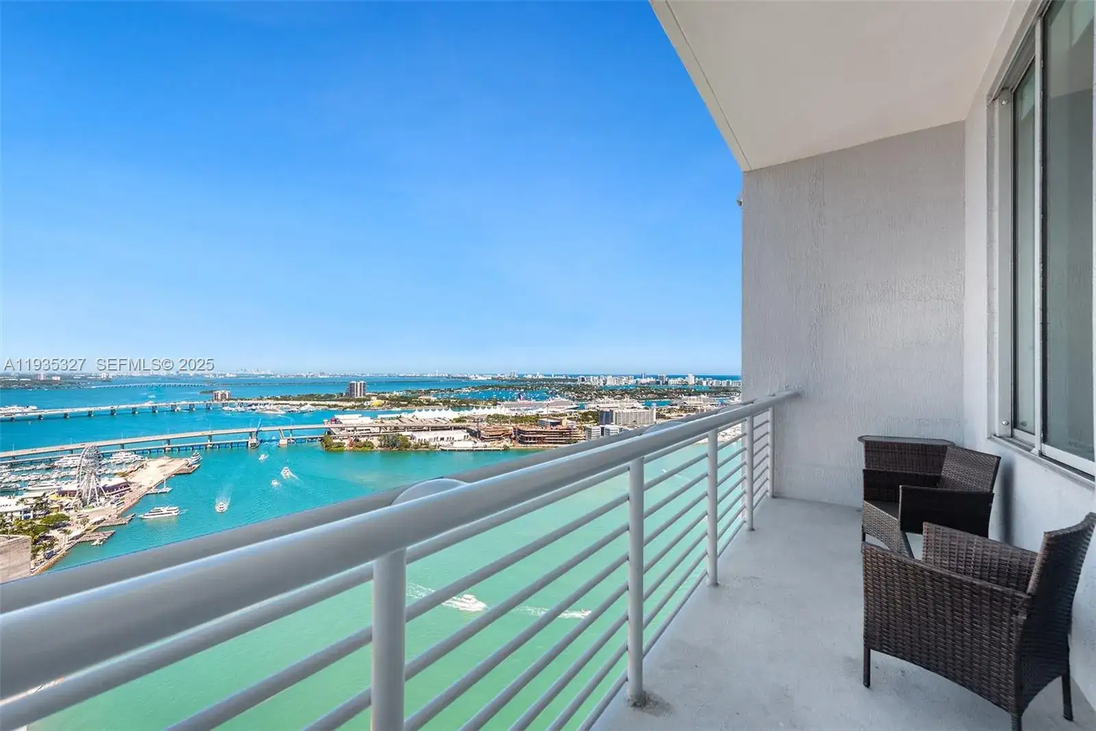 1 bedroom 1 bath Residential Lease for rent at 335 S Biscayne Blvd # 10, Miami FL 33131