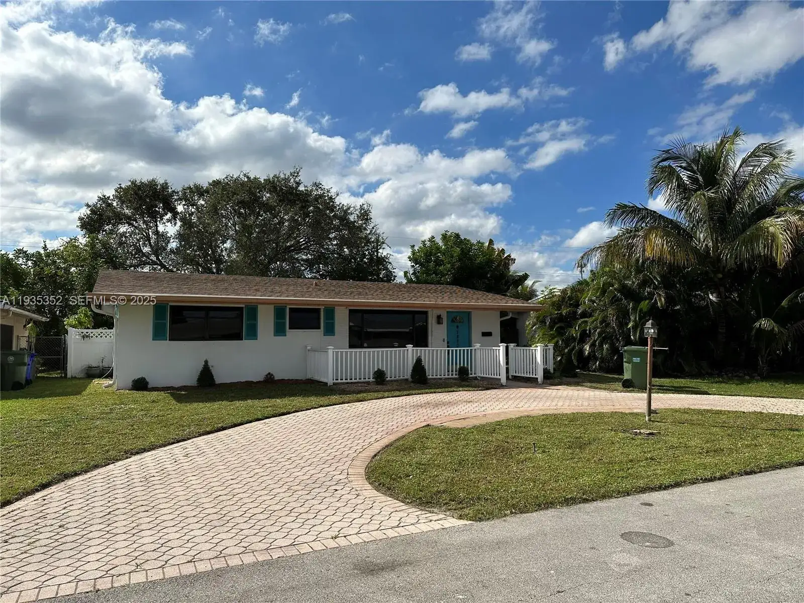 2 bedroom 2 bath Residential Lease for rent at 7880 NW 11th St, Pembroke Pines FL 33024