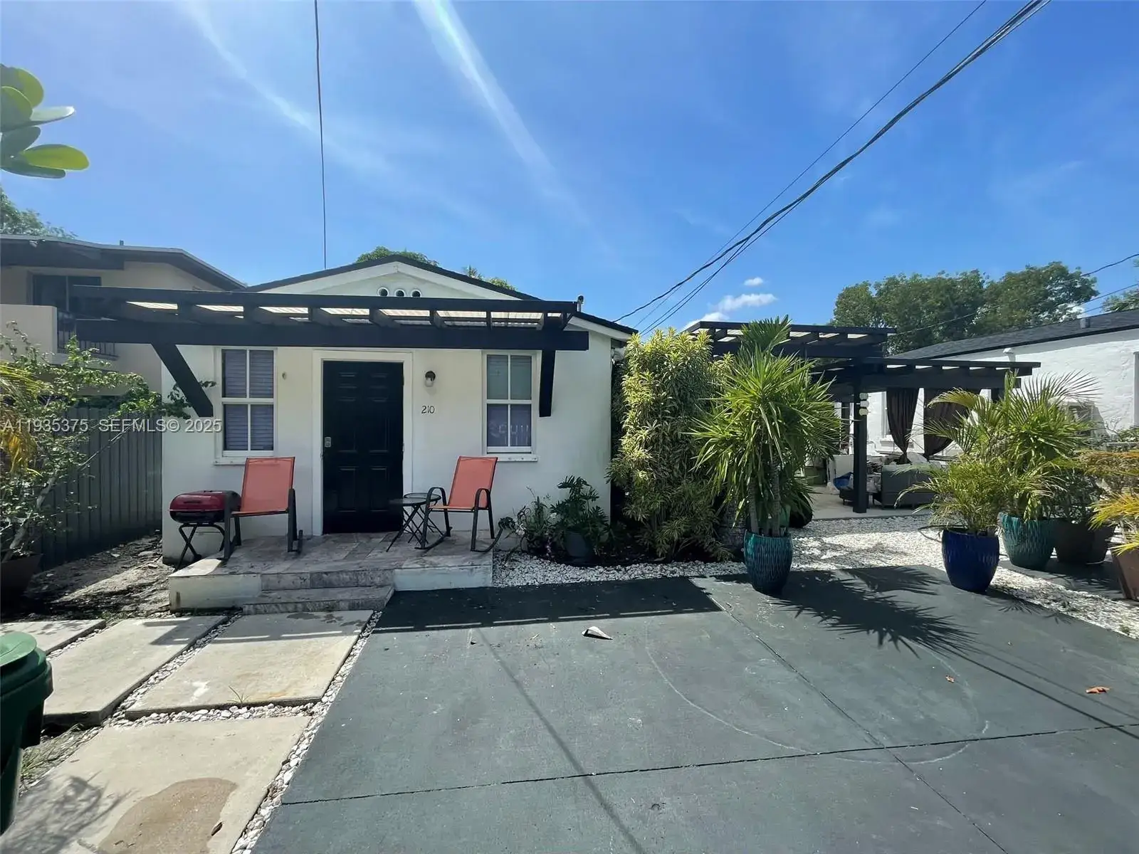 1 bedroom 1 bath Residential Lease for rent at 210 NE 110th # 210, Miami FL 33161