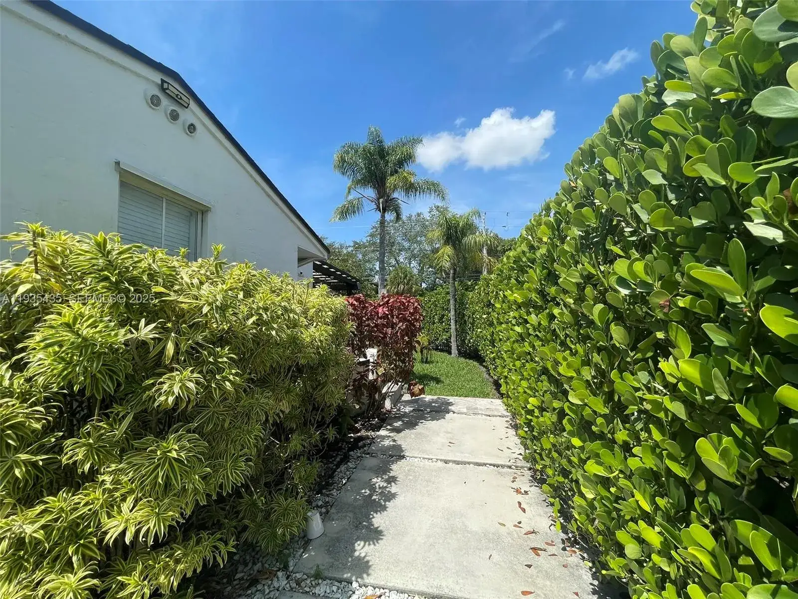 2 bedroom 1 bath Residential Lease for rent at 200 NE 110th St # 200, Miami FL 33161