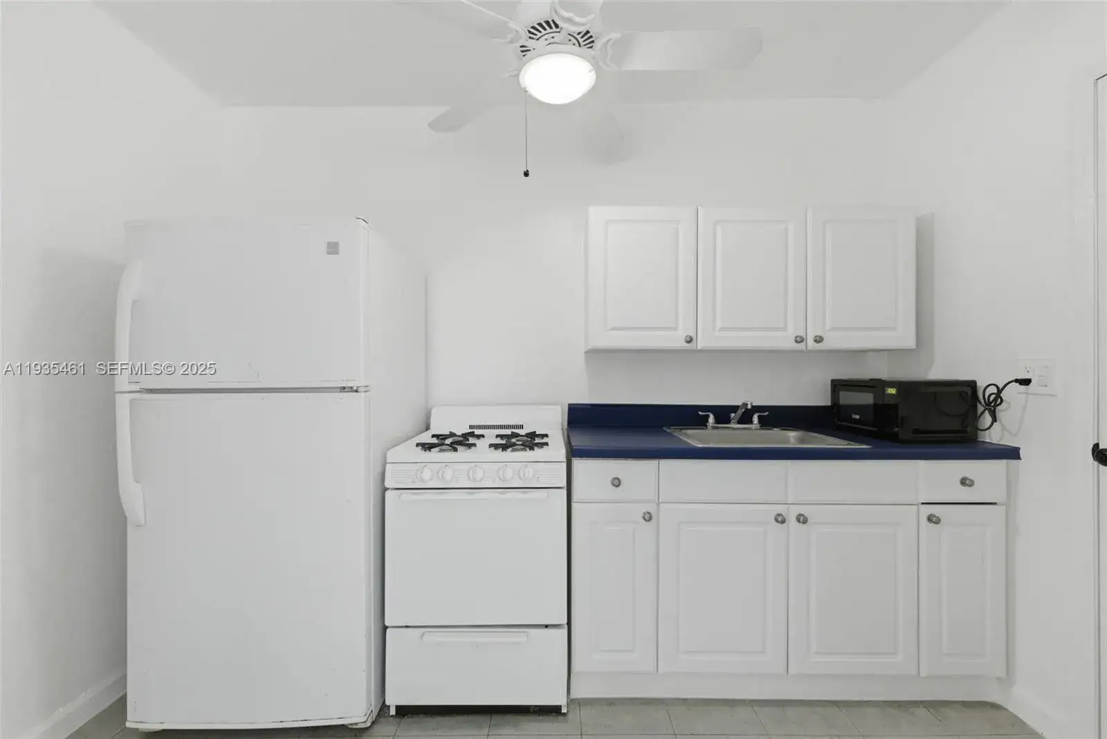 2 bedroom 1 bath Residential Lease for rent at 126 SW 18th Ave # 10, Miami FL 33135
