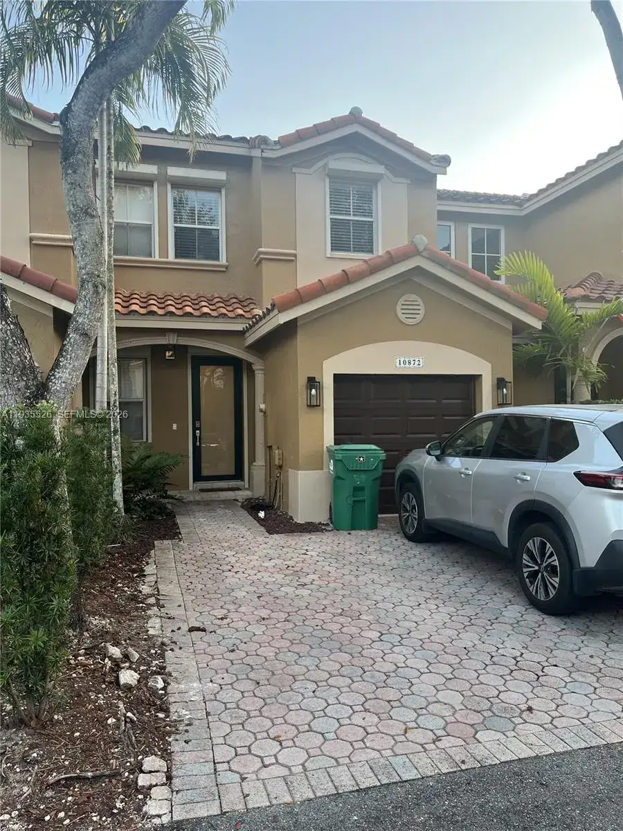 3 bedroom 2 bath Residential Lease for rent at 10872 SW 89th St # 10872, Miami FL 33176