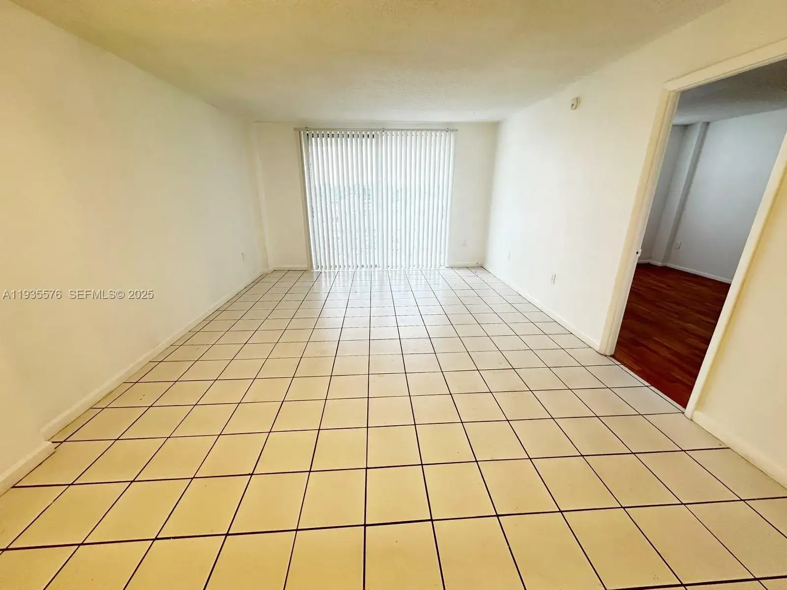 1 bedroom 1 bath Residential for sale at 15600 NW 7th Ave # 606, Miami FL 33169