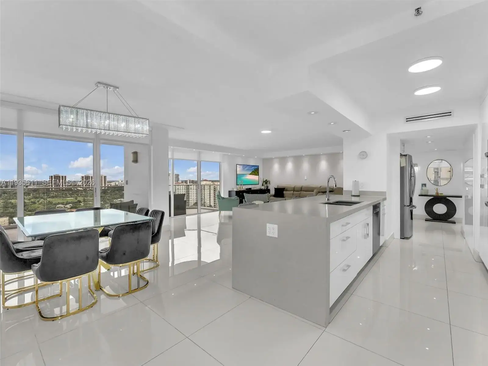2 bedroom 2 bath Residential for sale at 19707 Turnberry Way # 21D, Aventura FL 33180