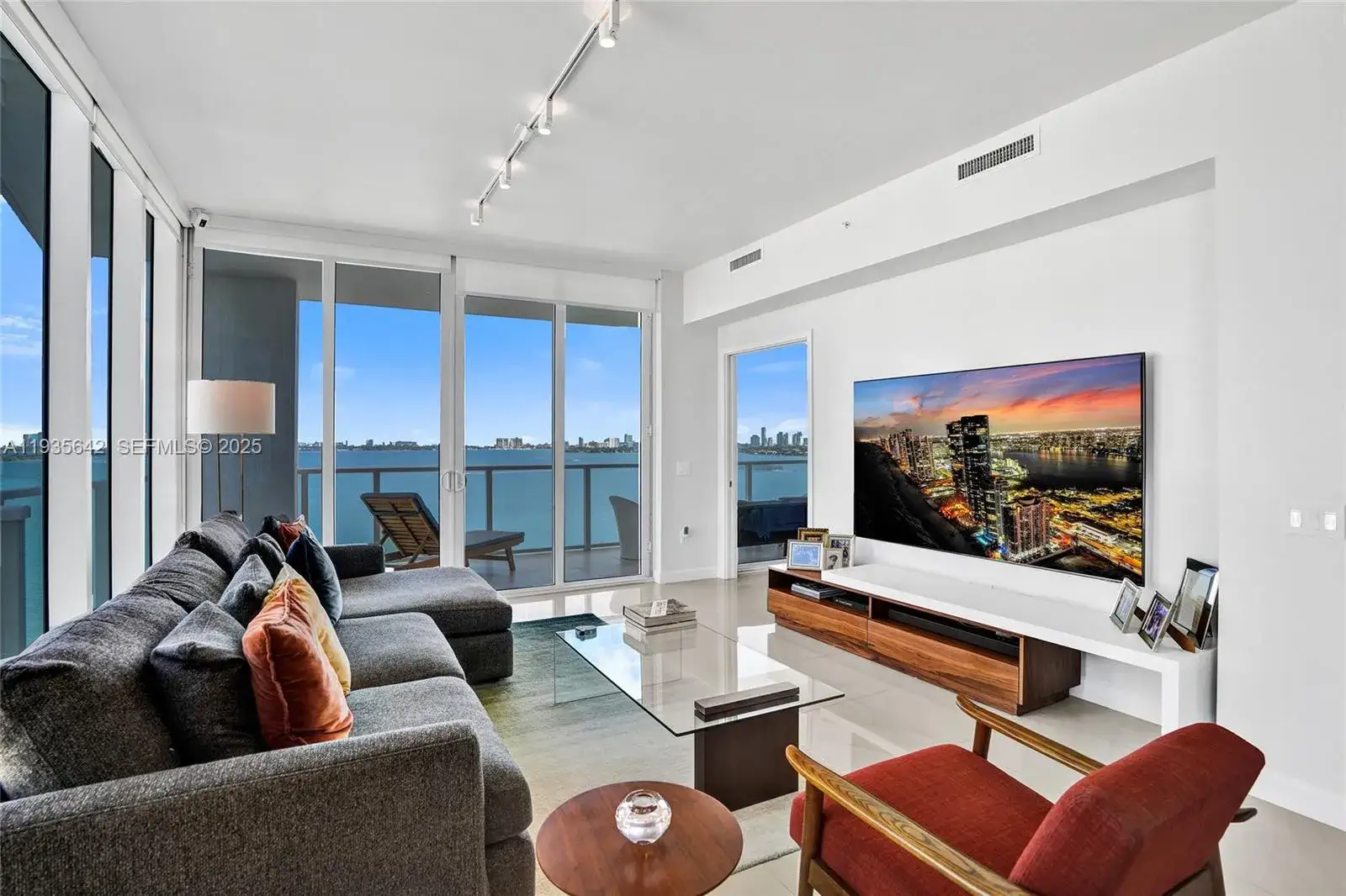 2 bedroom 2 bath Residential for sale at 601 NE 27th St # 1507, Miami FL 33137