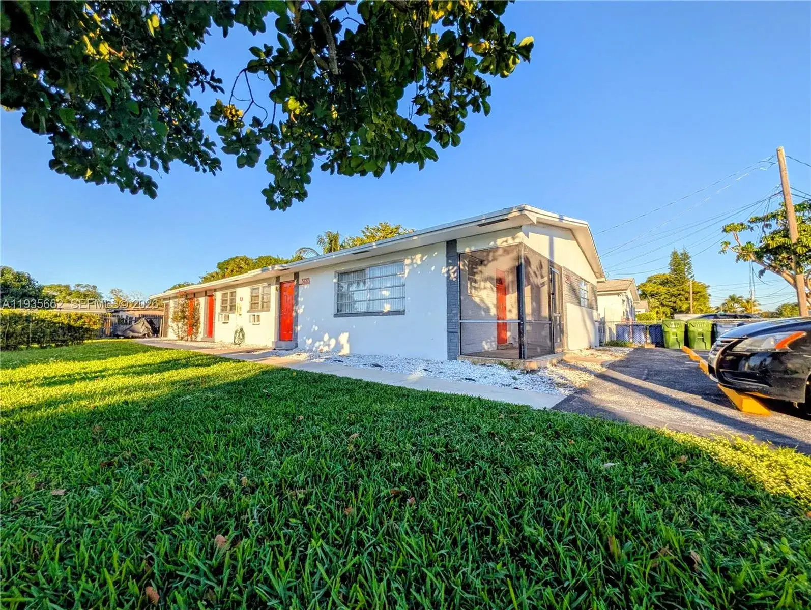 1 bedroom 1 bath Residential Lease for rent at 512 SW 7th St # 4, Hallandale Beach FL 33009