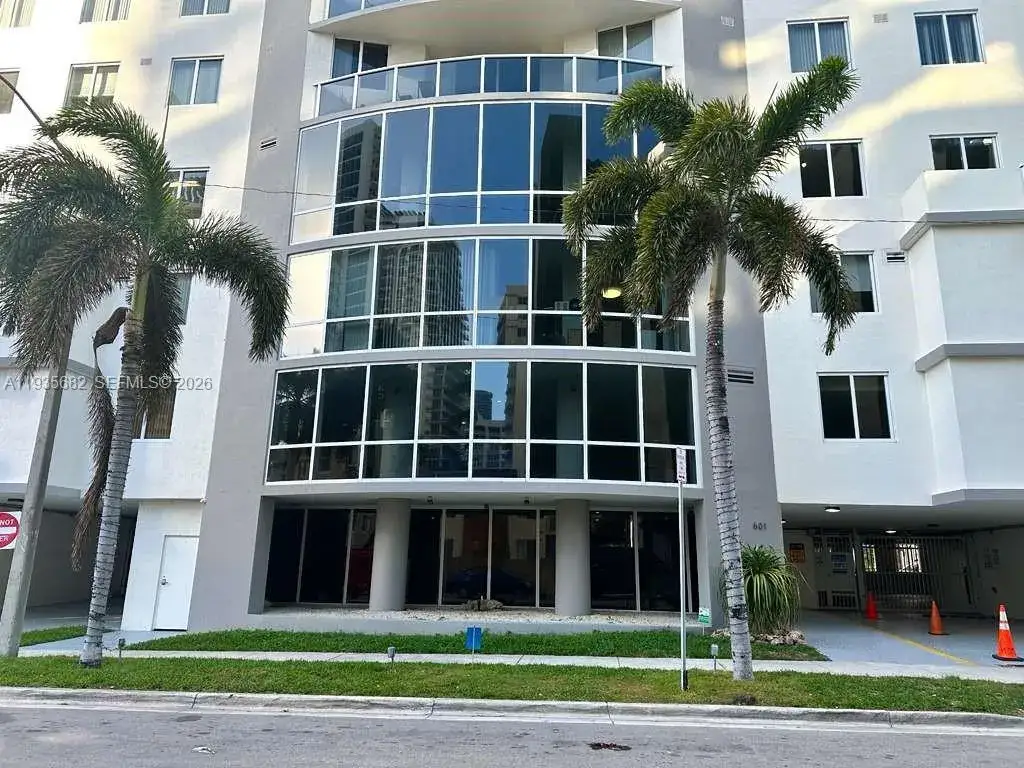 3 bedroom 2 bath Residential Lease for rent at 601 NE 23rd St # 706, Miami FL 33137
