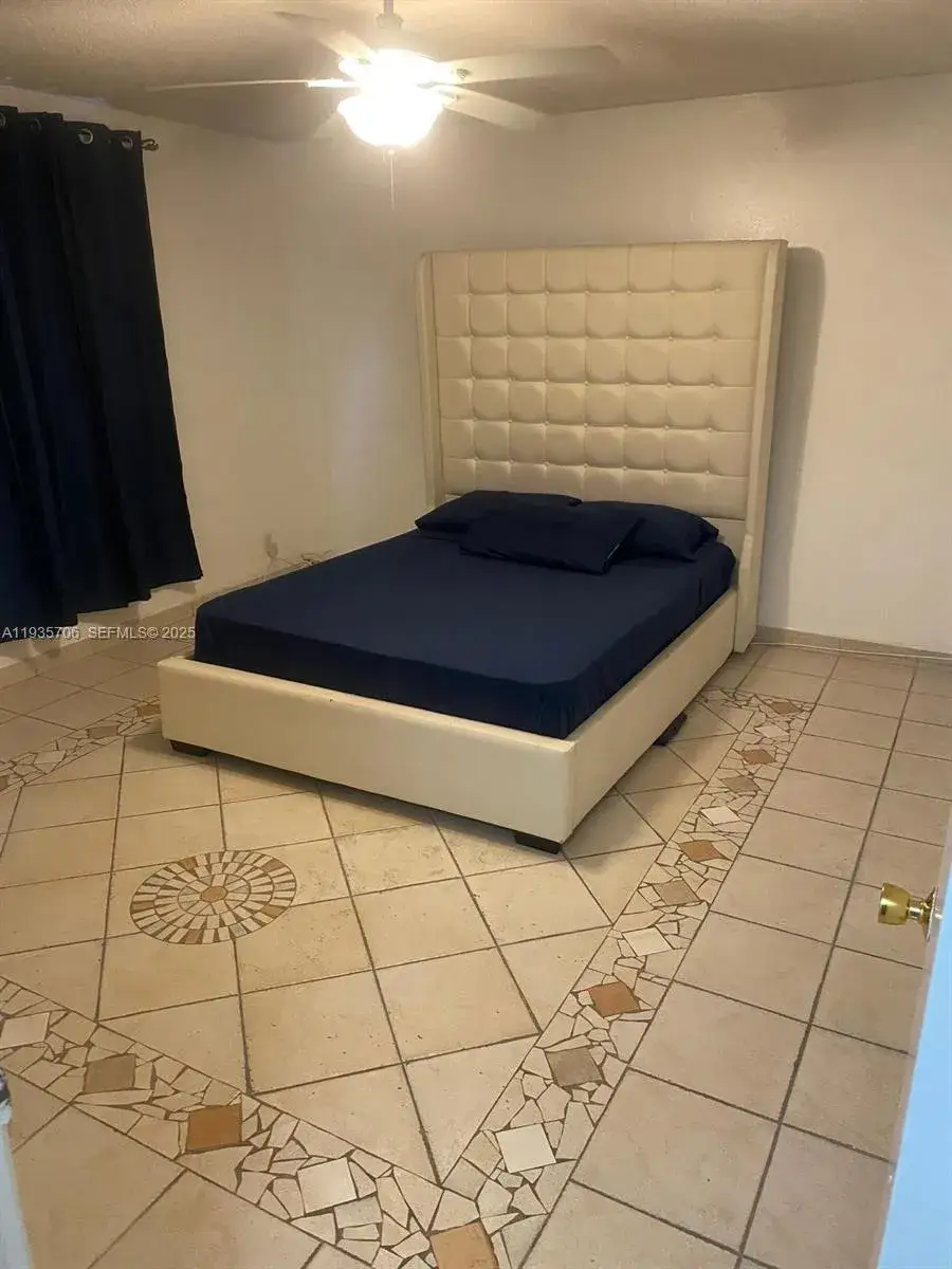 1 bedroom 1 bath Residential Lease for rent at 400 SE 3rd Ave # 106, Hallandale Beach FL 33009