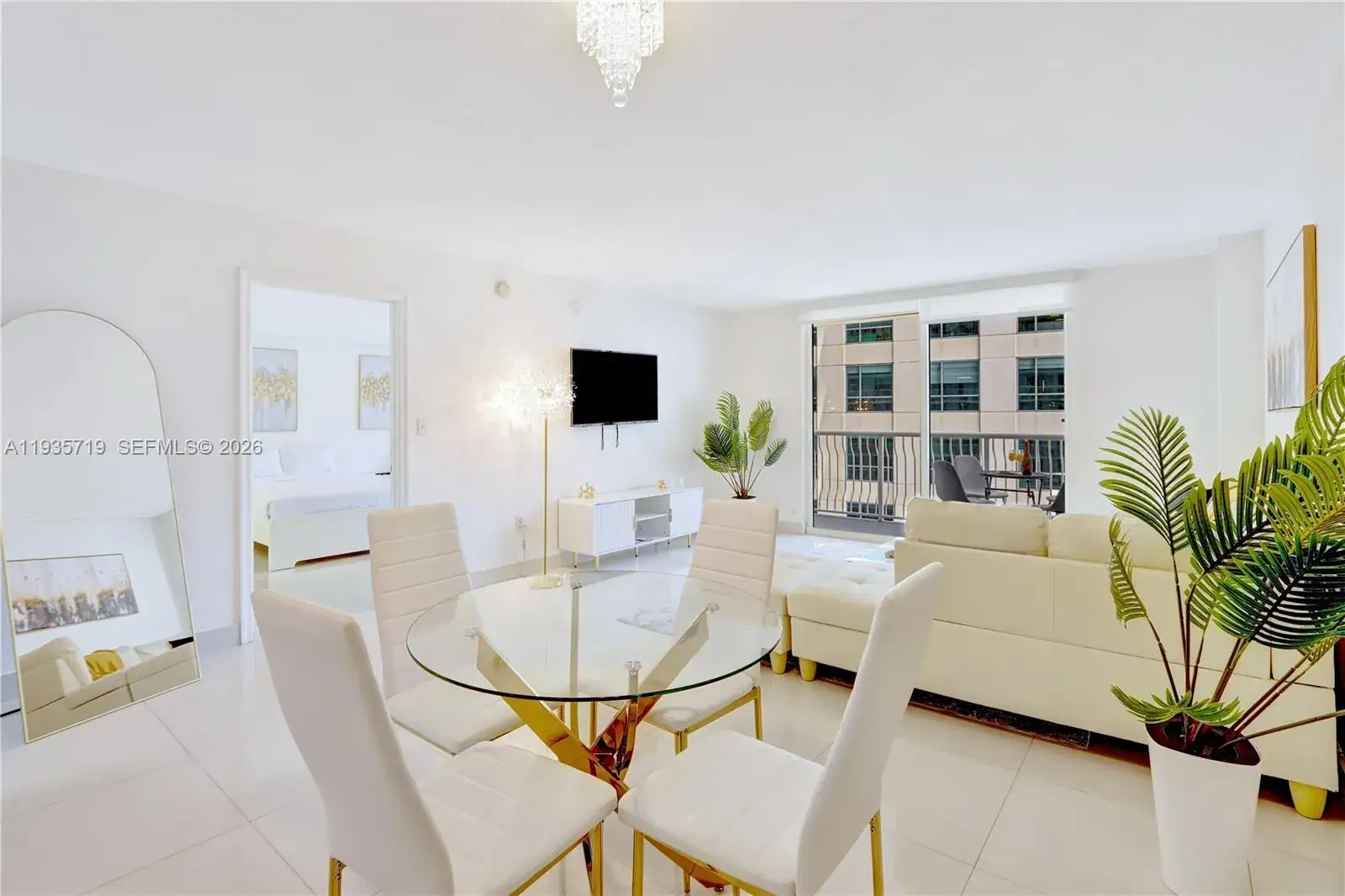 1 bedroom 1 bath Residential for sale at 1200 Brickell Bay Dr # 2504, Miami FL 33131