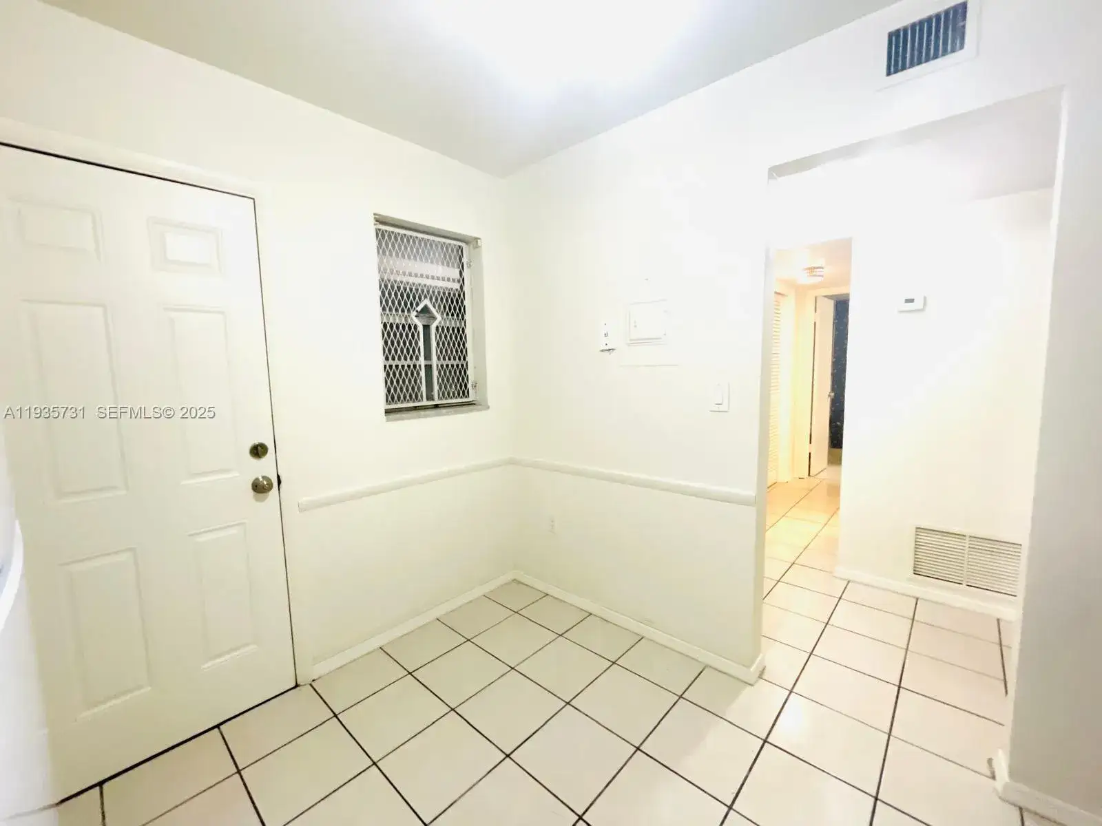 1 bedroom 1 bath Residential Lease for rent at 1550 NE 191st St # 306, Miami FL 33179