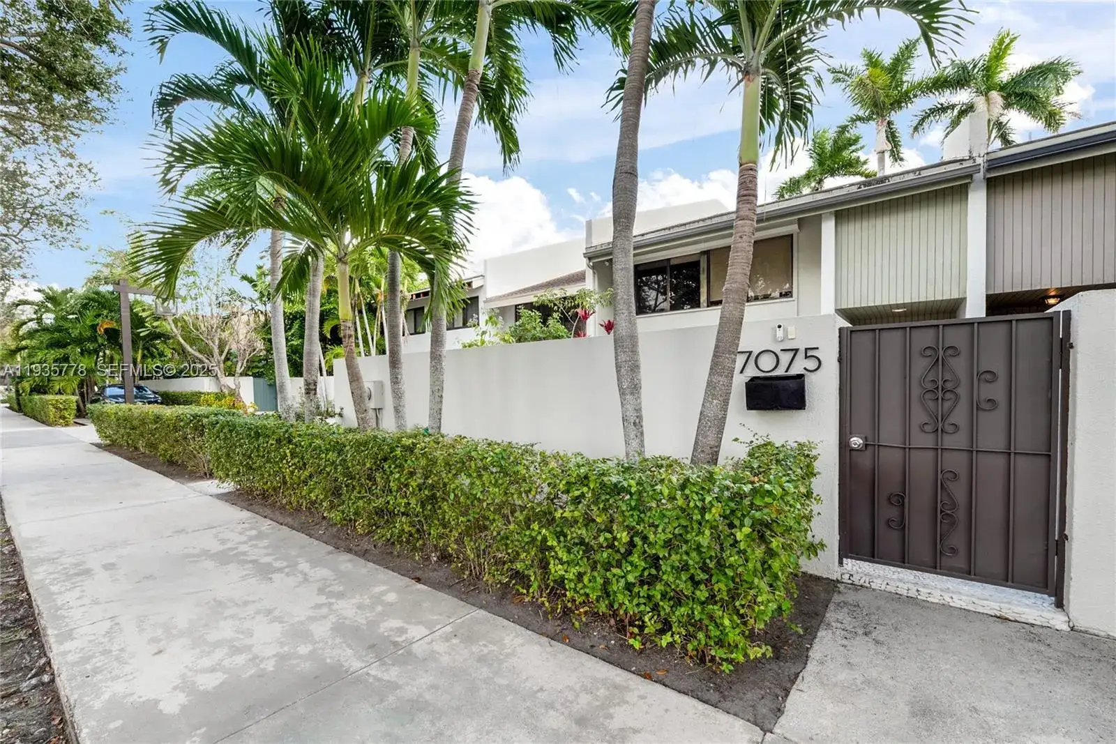 3 bedroom 2 bath Residential for sale at 7075 SW 67th Ave # 14, South Miami FL 33143