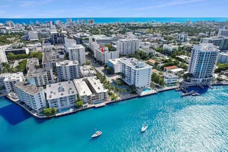 1 bedroom 1 bath Residential for sale at 1340 Lincoln Rd # 807, Miami Beach FL 33139