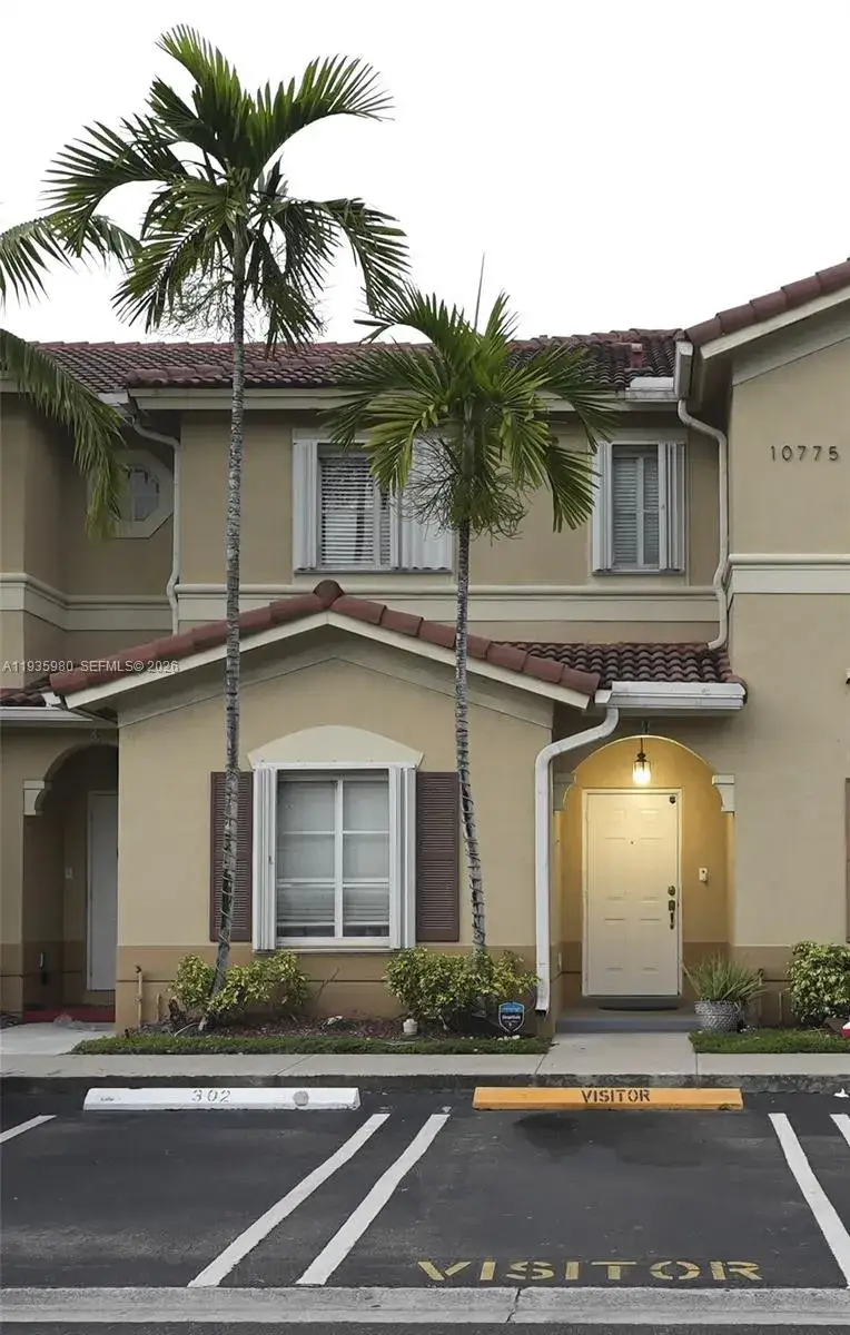 4 bedroom 3 bath Residential for sale at 10775 NW 84th St # 31, Doral FL 33178