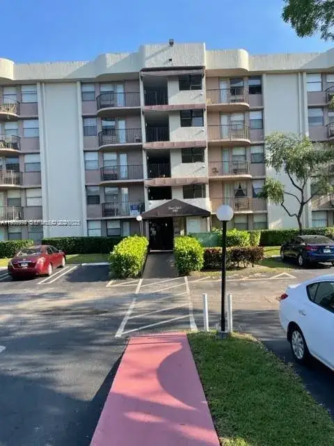 1 bedroom 1 bath Residential Lease for rent at 2701 Riverside Dr # B, Coral Springs FL 33065
