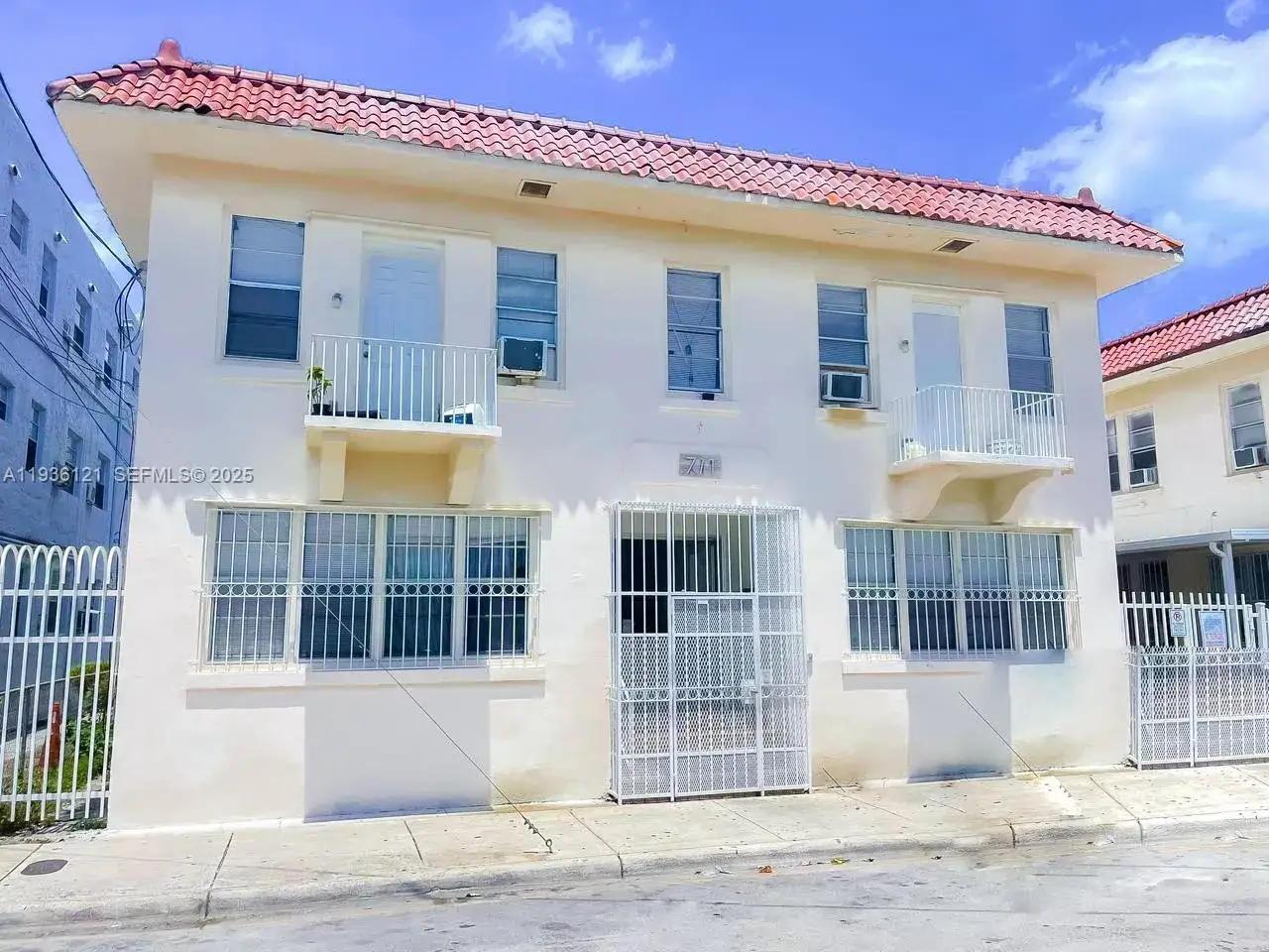 2 bedroom 1 bath Residential Lease for rent at 711 NW 1st St # 3, Miami FL 33128