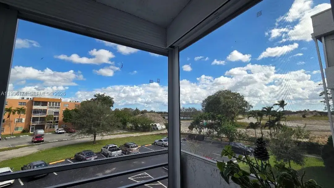 2 bedroom 2 bath Residential Lease for rent at 3000 E Sunrise Lakes Dr # 304, Sunrise FL 33322
