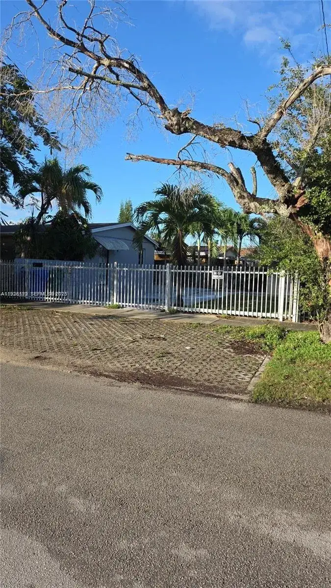 2 bedroom 1 bath Residential Lease for rent at 3300 NW 23rd Ave # 1A, Miami FL 33142