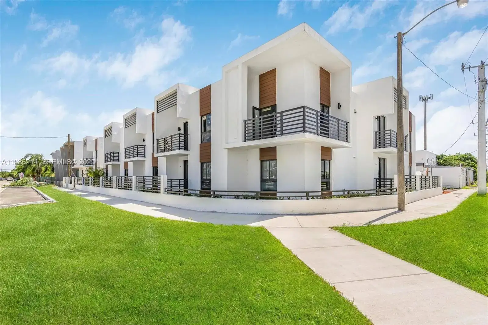 2 bedroom 2 bath Residential Lease for rent at 16955 SW 100th Ave # 3, Miami FL 33157