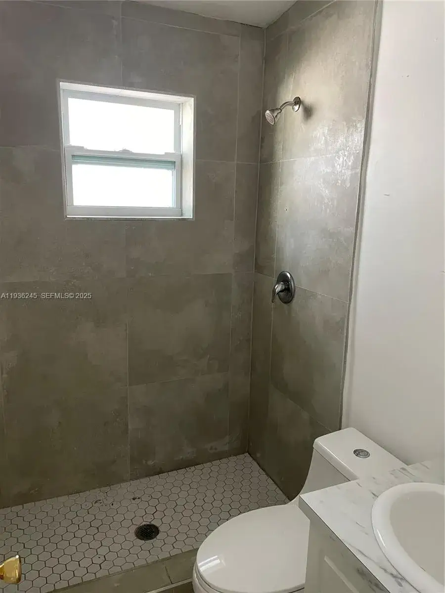 2 bedroom 1 bath Residential Lease for rent at 1185 NW 63rd St # 1187, Miami FL 33150