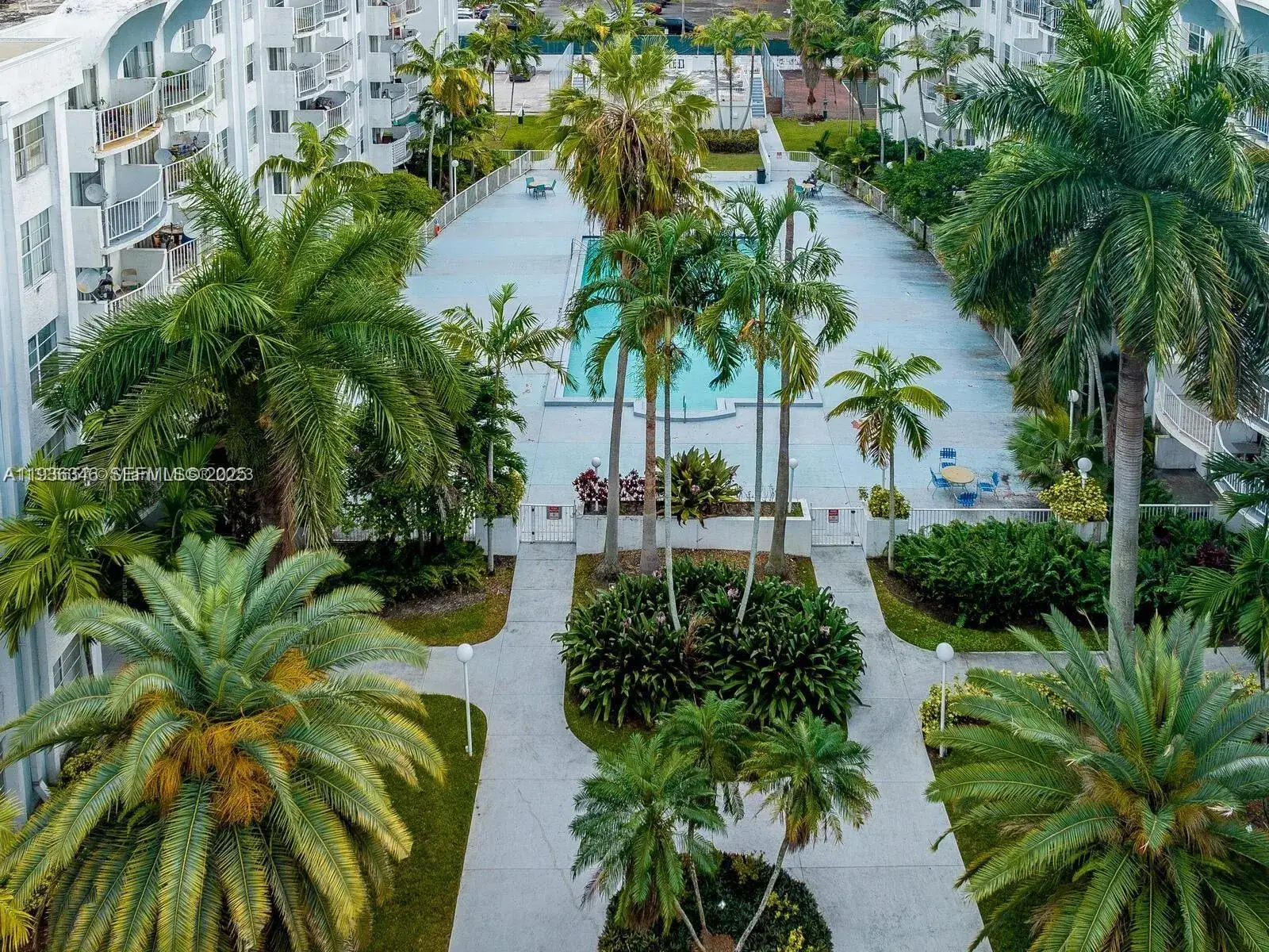 2 bedroom 2 bath Residential for sale at 496 NW 165th St Rd # 412, Miami FL 33169