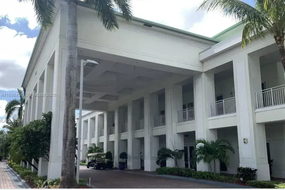 1 bedroom 2 bath Residential for sale at 5300 NW 87th Ave # 601, Doral FL 33178